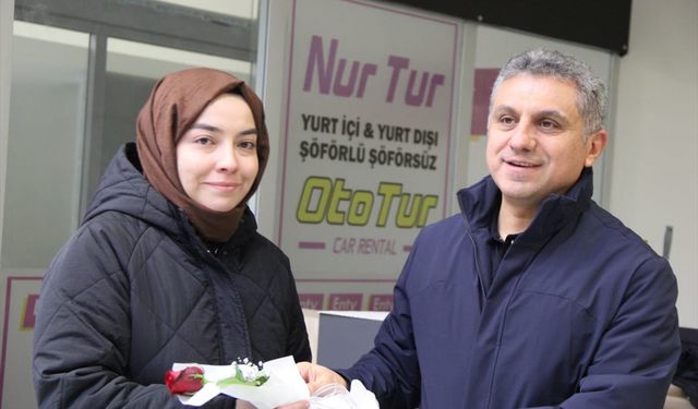 Şırnak'ta yeni öğretmenler çiçeklerle karşılandı