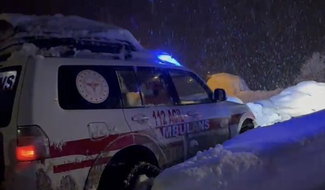 Kardan Kapanan Köyde Hasta Kadın Kurtarıldı