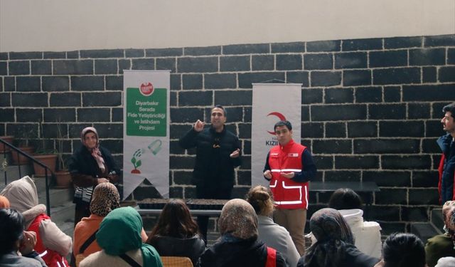 Kızılay'dan kadın ve gençlere sebze yetiştiriciliği eğitimi