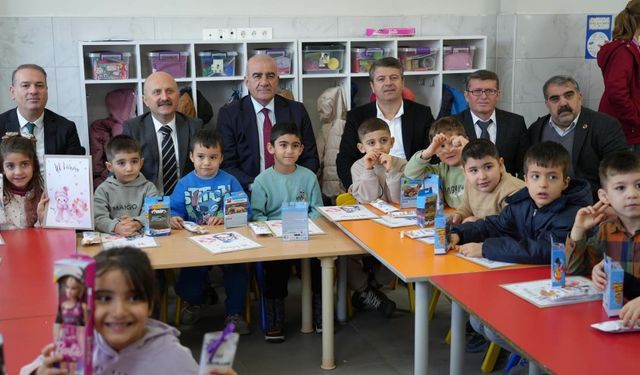 Tutdere Çocukların Karne Sevincine Ortak Oldu