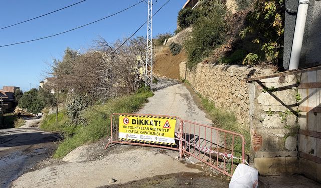 Alanya'da heyelan cep telefonu kamerasıyla kaydedildi