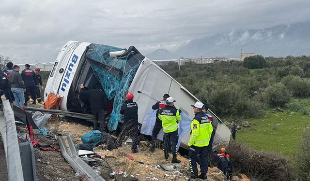 Yolcu Otobüsü Şarampole Devrildi: 8 Ölü