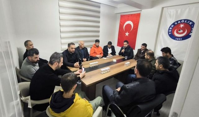 Depremde hayatını kaybeden sağlık çalışanları Türk Sağlık-Sen'de dualarla anıldı