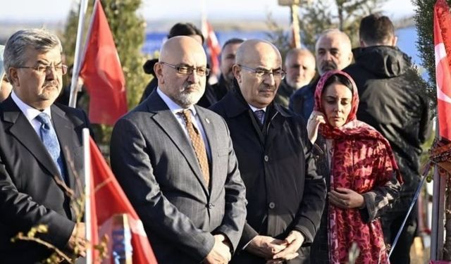 Emniyet Genel Müdürü Mahmut Demirtaş Adıyaman'da deprem şehitleri için dua etti