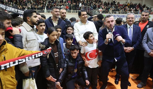 Burak Yılmaz Gaziantep’te Çocuklarla Buluştu