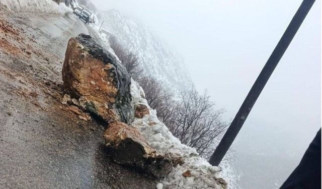 Gerger’de Heyelan: Bahçeler-Gerger Yolu Kapandı