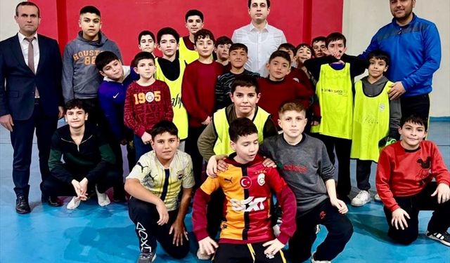 Sason Kaymakamı Başar, sporcu öğrencilerle buluştu