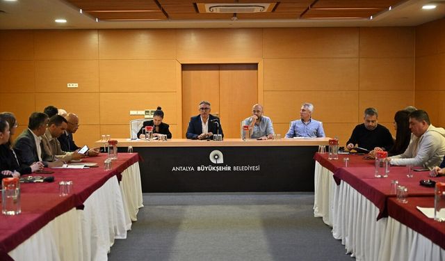 Antalya’da Yapay Resifler Denize İndiriliyor