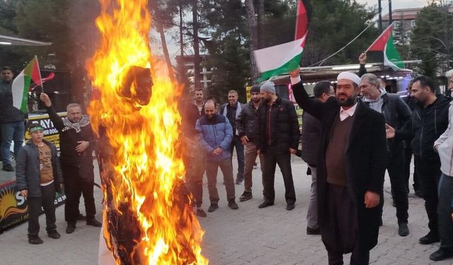Besni’de Trump ve Netenyahu’nun Maketleri Yakıldı