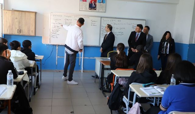 Cizre Kaymakamı Baycar okul ziyaretinde bulundu