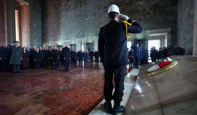 Devlet Erkanı 23 Nisan’da Atatürk’ün Huzuruna Çıktı