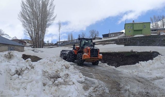5 metre karla kaplı yol ulaşıma açıldı