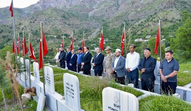 Sason’da Bayramda Şehitlik Ziyareti