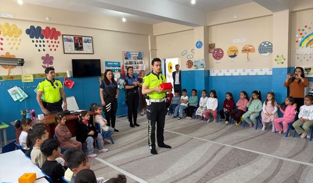 Cizre'de öğrencilere trafik eğitimi verildi