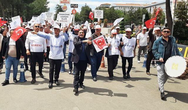 Diyarbakır’da İşten Çıkarılan İşçilerin Eylemi Sürüyor