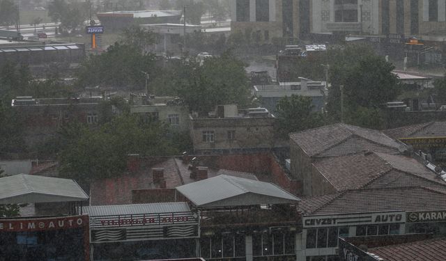 Diyarbakır'da sağanak etkili oldu