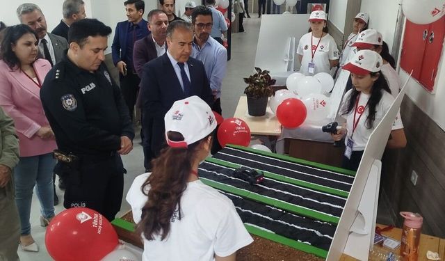Dr. Necip Öztürk Ortaokulu Projeleri Sergiledi