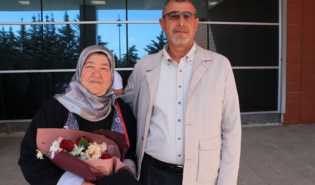 53 Yaşında Üniversite Mezunu Oldu