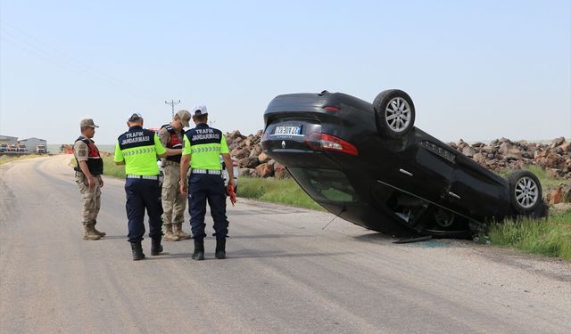 Kilis'te devrilen otomobildeki 5 kişi yaralandı