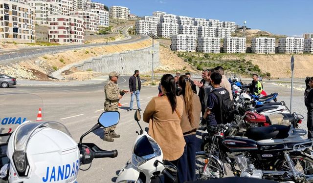 Kilis'te jandarma ekipleri vatandaşlara trafik eğitimi verdi