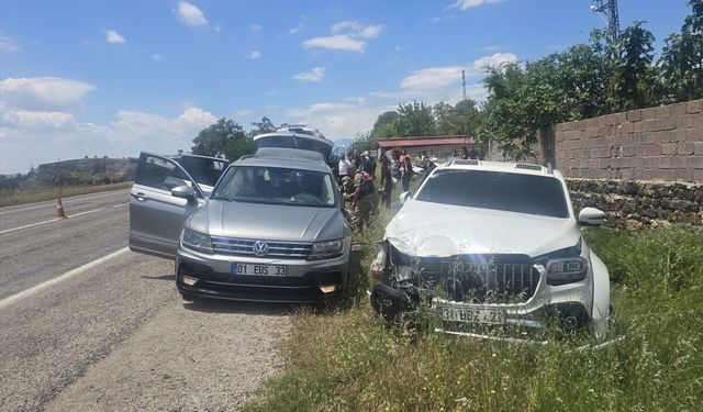 Pikap ile Otomobil Çarpıştı, 9 Yaralı