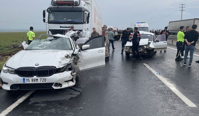 Şanlıurfa Siverek’te 3 Araçlı Kazada 2 Kişi Öldü