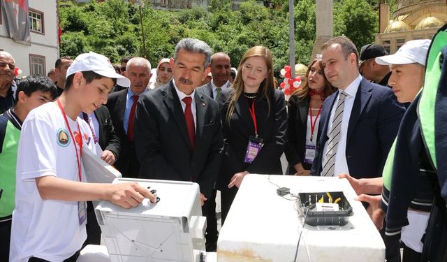 Uludere'de 'TÜBİTAK 4006 Bilim Fuarı' düzenlendi