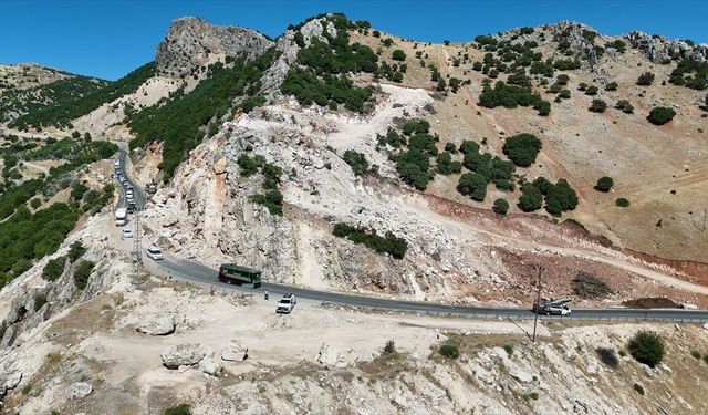 Çelikhan Yolu Heyelan Sonrası Tek Şeritten Açıldı