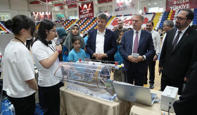 Adıyaman'da Bilim Fuarı Genç Projelerle Açıldı