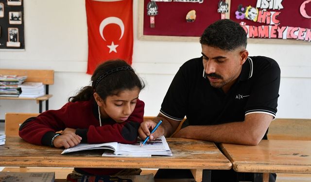 Köy okulunun tek öğrencisi mezuniyet coşkusu yaşadı