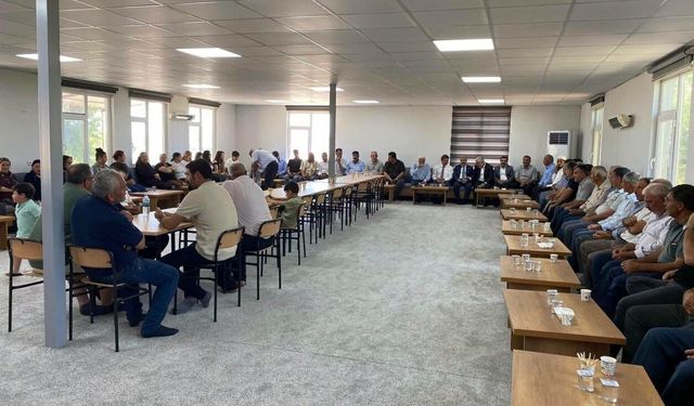 Besni Sarıçiçek'te Aşure Lokması Paylaşıldı