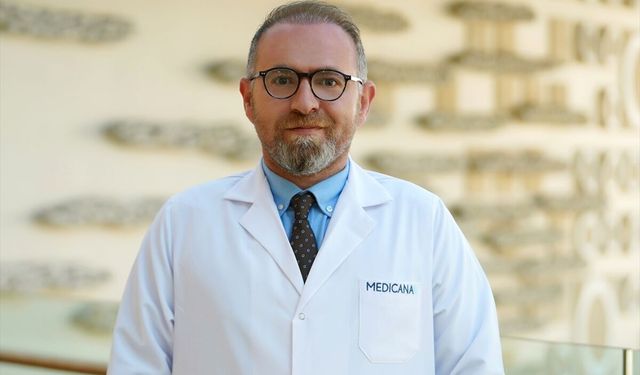 Yetersiz Su Tüketimi Böbrek Taşı Riskini Artırıyor