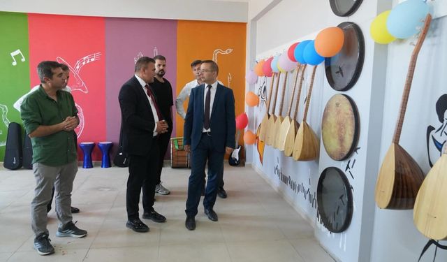 Cizre'de müzik atölyesi açıldı.