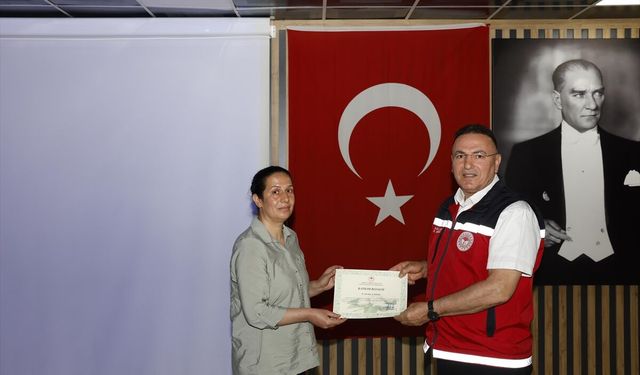 Diyarbakır'da ipek böcekçiliği eğitimi alan kursiyerlere sertifika verildi