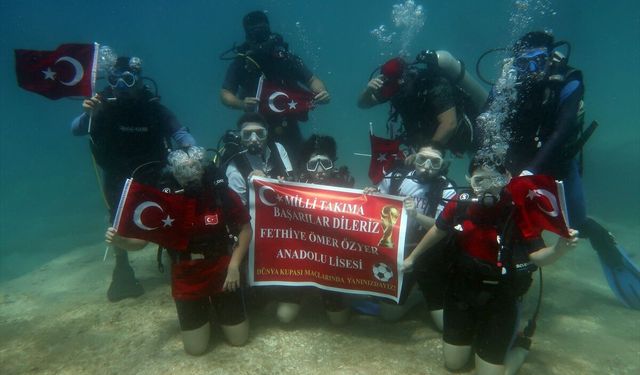 Fethiye'de lise öğrencileri Milli Takım'a daldı