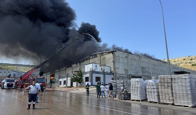 Gaziantep'te Tekstil Fabrikası Yangını: Kontrol Altında