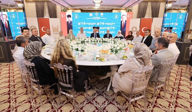 25 Yıllık Evlilere Umre Sonrası Aile Sofrası Buluşması