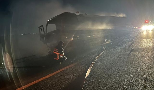 Nusaybin'de Yakıt Tankeri Yangını Kontrol Altına Alındı