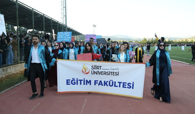 Siirt Üniversitesi Mezuniyetinde Coşku ve Mesajlar