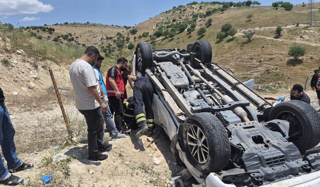 Pikap Devrildi, Sürücü Araçta Sıkıştı