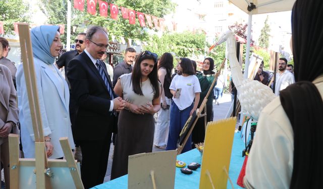 Siirt'te Sıfır Atık Sergisi Dönüşümün Renkleriyle Açıldı
