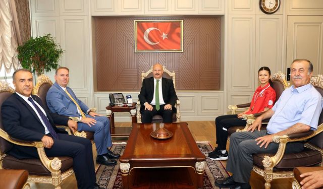 Vali Küçük, Besnili Dünya Şampiyonu Berfin'i Ağırladı