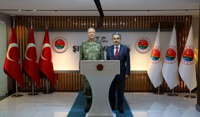 Korgeneral Topaloğlu Şırnak Valisi Ekici'yi Ziyaret Etti