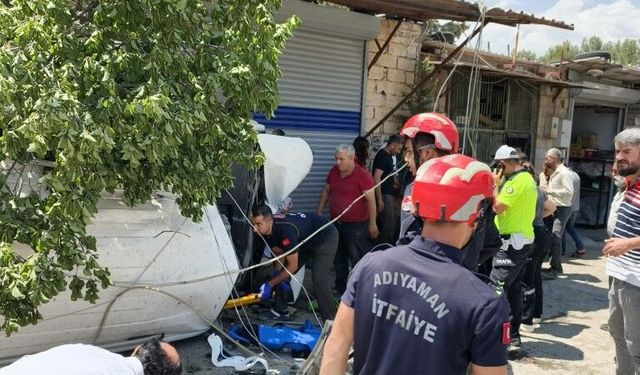 Adıyaman'da Hafif Ticari Araç Şarampole Devrildi: 8 Yaralı