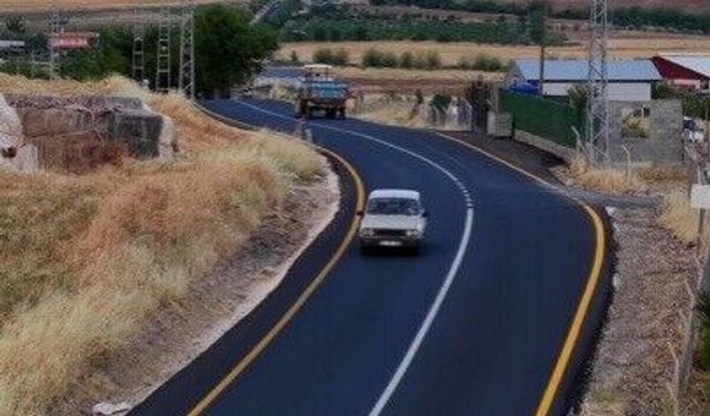 Adıyaman'da Durukaynak'ta Asfalt ve Parke Mesaisi