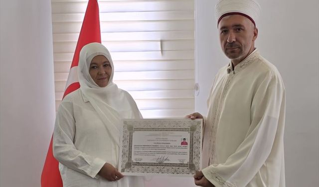 Alman kadın Mardin'de Müslüman olup 'Meryem' adını aldı