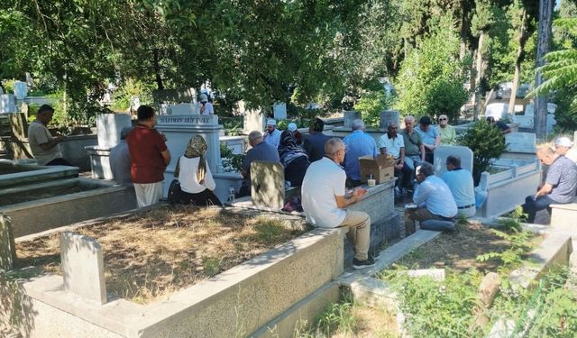 Besnili Siyasetçi Süleyman Arif Emre Dualarla Anıldı