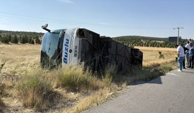 Eskişehir'de Yolcu Otobüsü Şarampole Devrildi: 20 Yaralı
