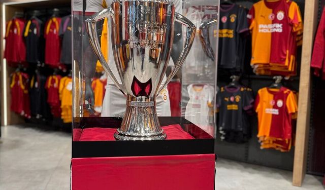 Galatasaray şampiyonluk kupası Mardin'de sergilendi