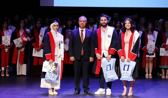GAÜN'den geleceğin mimarları mezun oldu